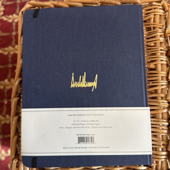 Official Whitehouse Swag,  POTUS Donald Trump signed Shinola Detroit Journal - Picture 2 of 2